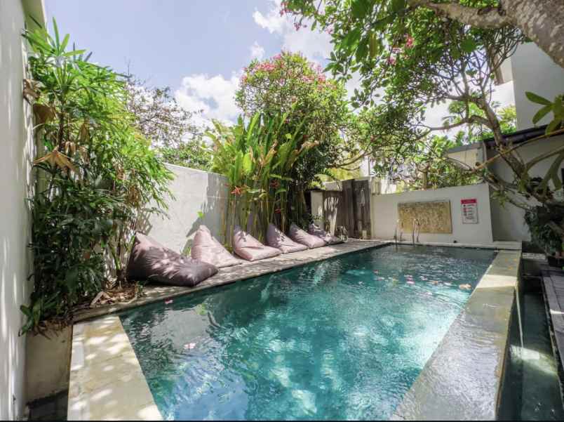 dijual hotel seminyak kec kuta kab