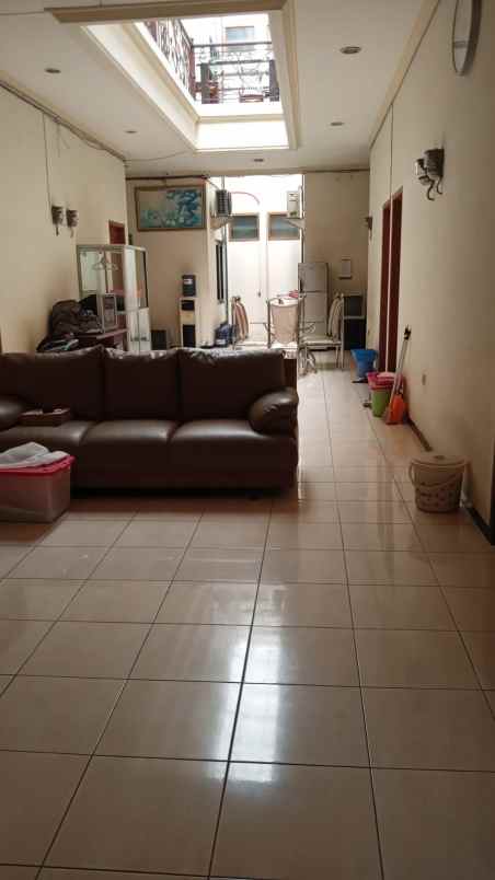 dijual kost jl siwalankerto dukuh