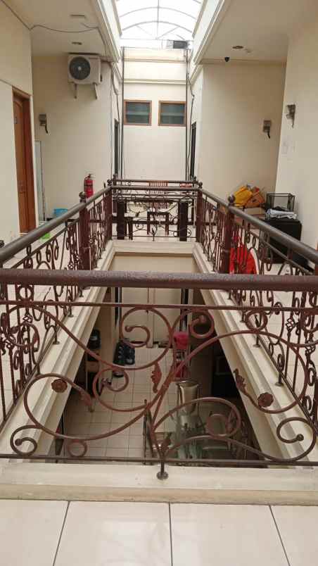 dijual kost jl siwalankerto dukuh