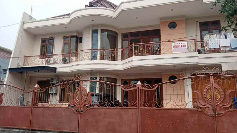 dijual kost jl siwalankerto dukuh
