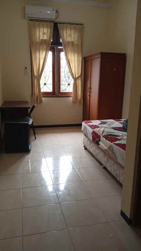 dijual kost jl siwalankerto dukuh