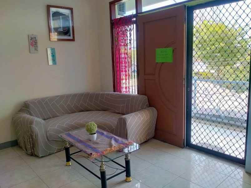 dijual kost jl tenggilis mejoyo