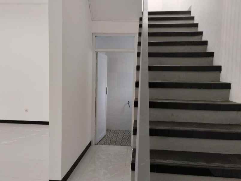 dijual ruko gudang kantor jl dr soeparno no 28