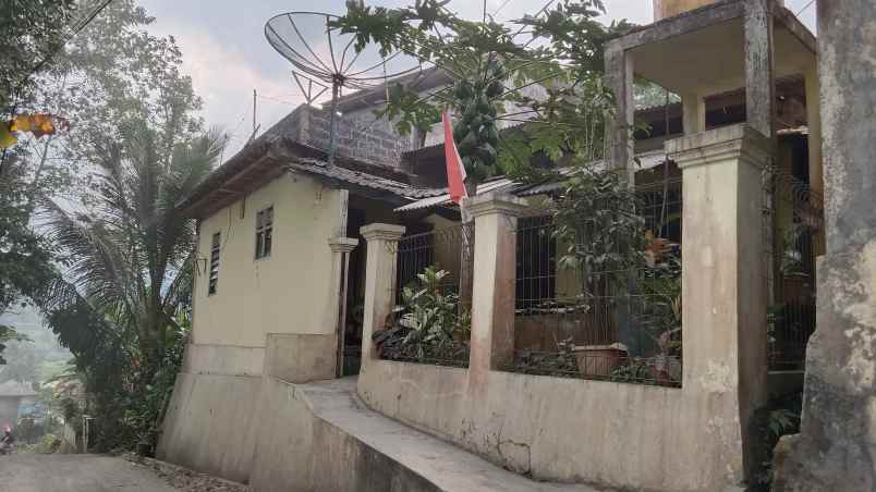 dijual rumah 2 lantai