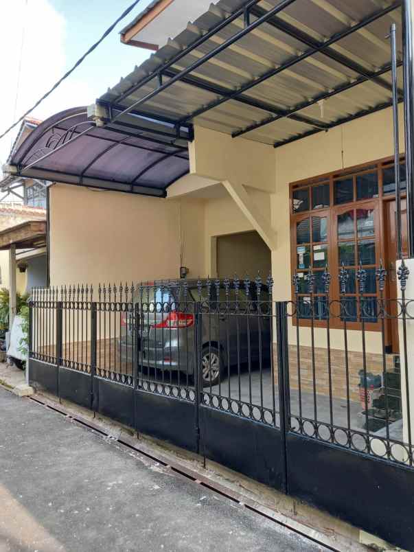 dijual rumah 2 lantai di pusat kota bandung