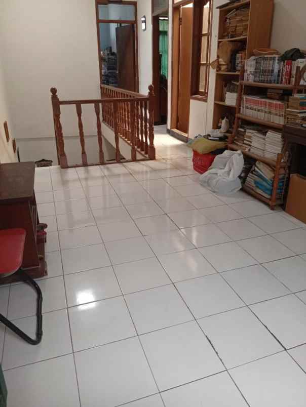 dijual rumah 2 lantai di pusat kota bandung