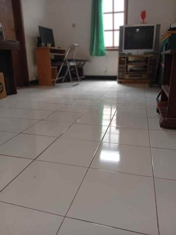 dijual rumah 2 lantai di pusat kota bandung