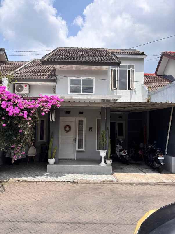 dijual rumah 2 lantai lokasi saxophone kota malang