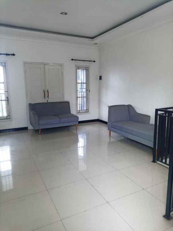 dijual rumah 2 lantai siap huni cluster graha raflesia