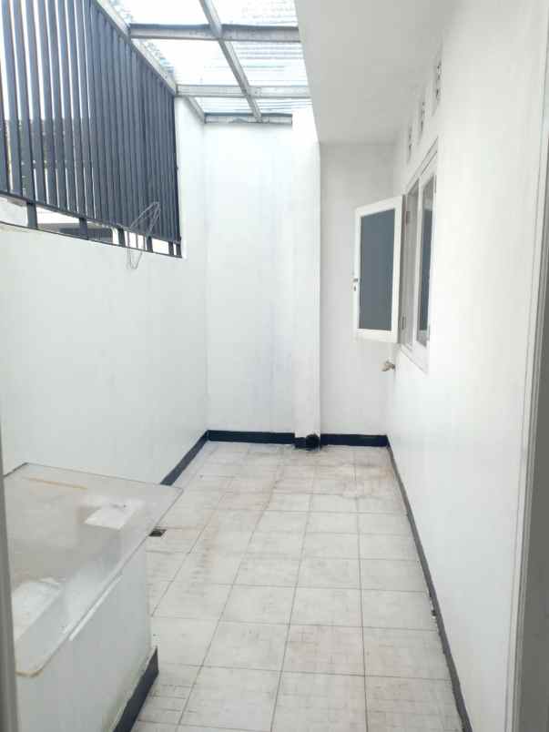 dijual rumah 2 lantai siap huni cluster graha raflesia