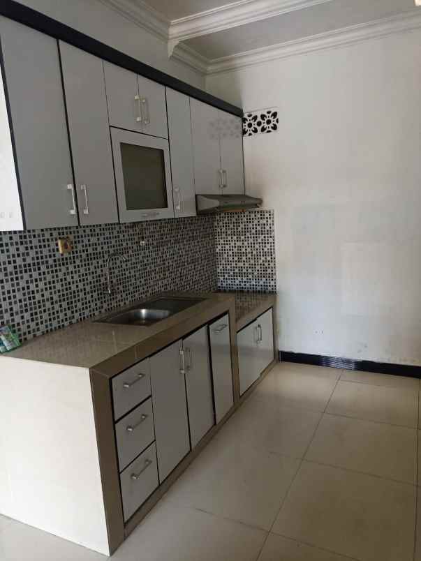 dijual rumah 2 lantai siap huni cluster graha raflesia