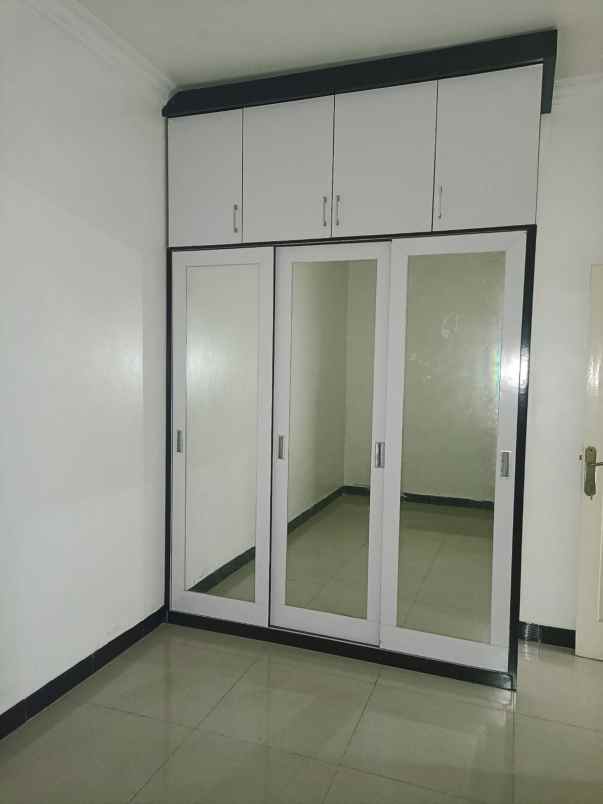 dijual rumah 2 lantai siap huni cluster graha raflesia