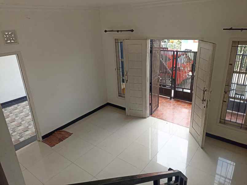 dijual rumah 2 lantai siap huni cluster graha raflesia