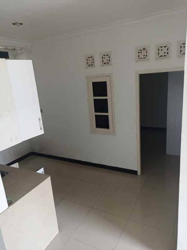 dijual rumah 2 lantai siap huni cluster graha raflesia