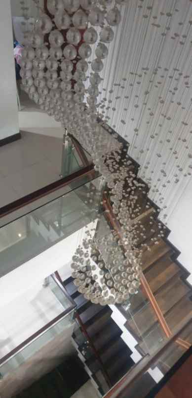 dijual rumah antapani