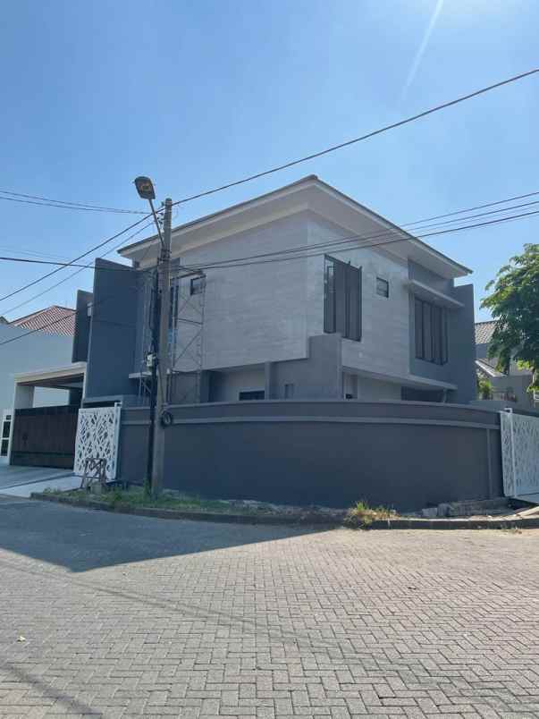 dijual rumah araya
