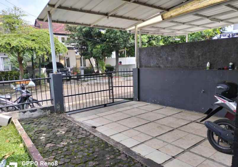 dijual rumah arcamanik endah