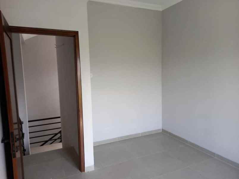 dijual rumah baru di jalan plered sumber solo