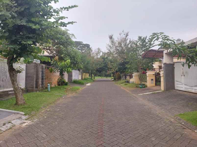 dijual rumah baru lokasi perum araya golf malang