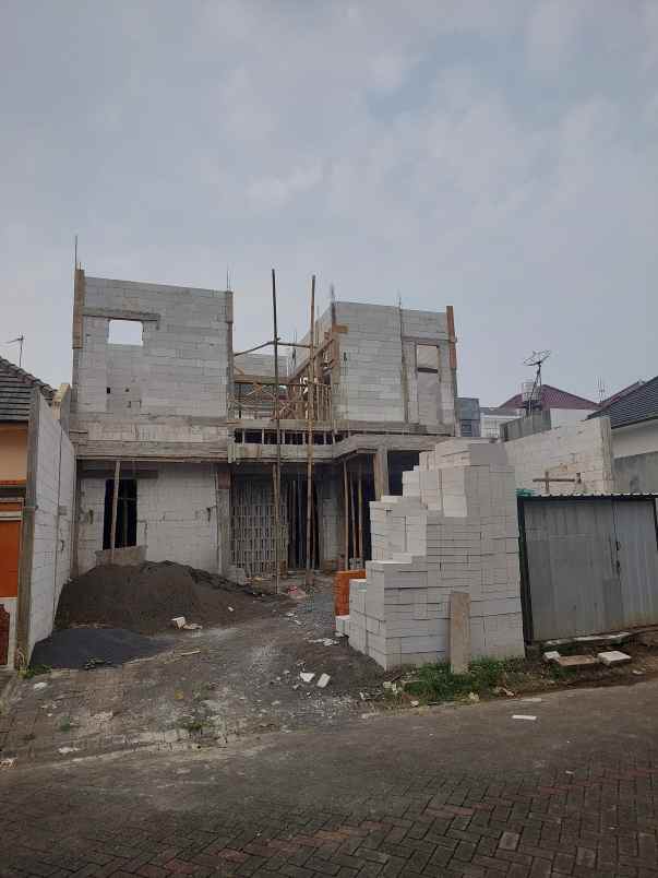 dijual rumah baru lokasi perum araya golf malang