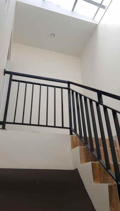 dijual rumah belakang mall kelapa