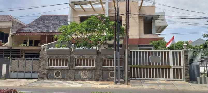 dijual rumah besar asri di malaka country estate