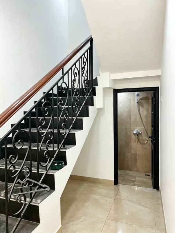 dijual rumah bidara cina jatinegara