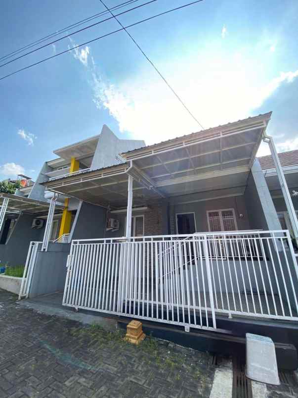 dijual rumah bnayumanik