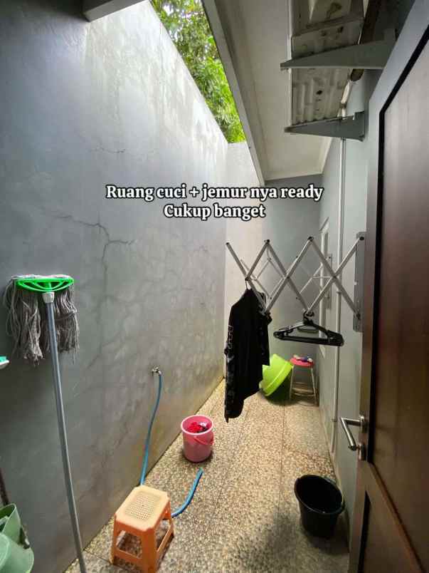 dijual rumah bnayumanik