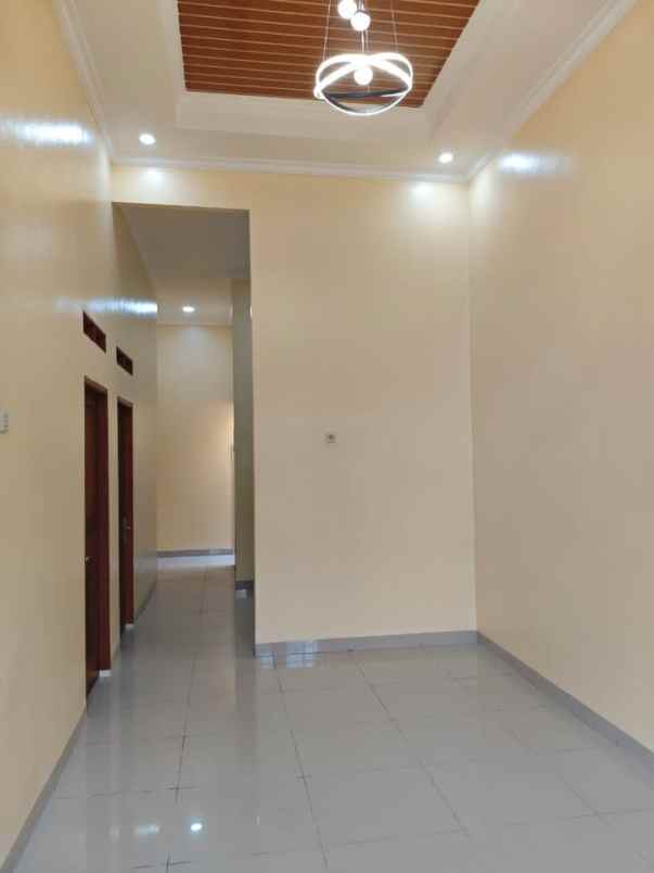 dijual rumah boulevard hijau kota