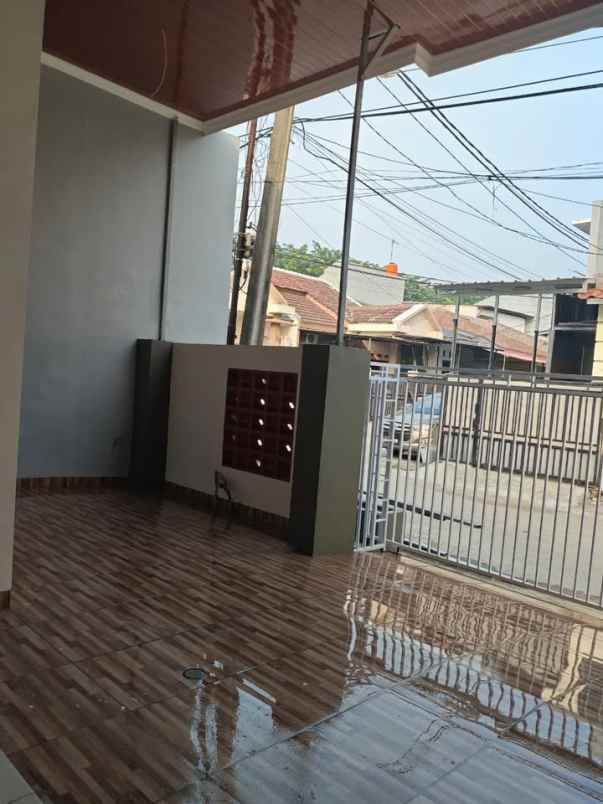 dijual rumah boulevard hijau kota