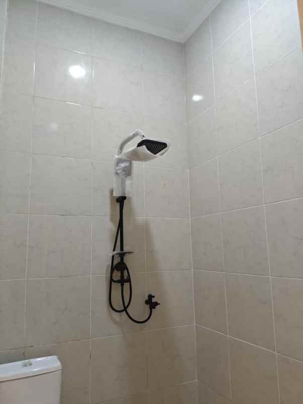 dijual rumah boulevard hijau kota