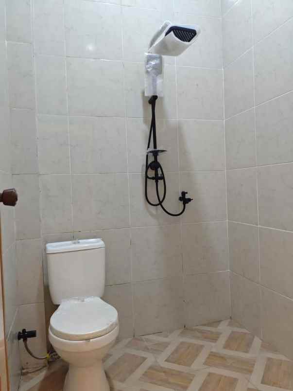 dijual rumah boulevard hijau kota