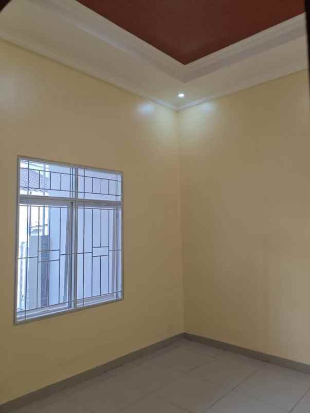 dijual rumah boulevard hijau kota