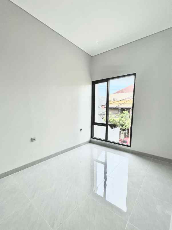 dijual rumah brand new di griya loka bsd