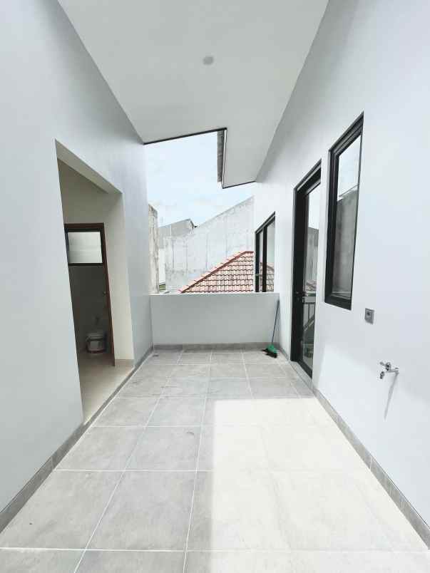 dijual rumah brand new di griya loka bsd