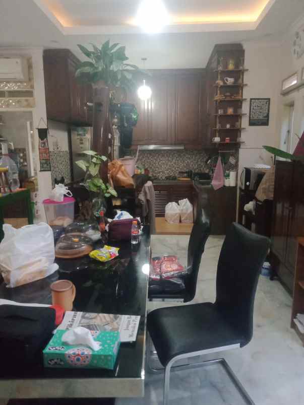 dijual rumah buah batu regency