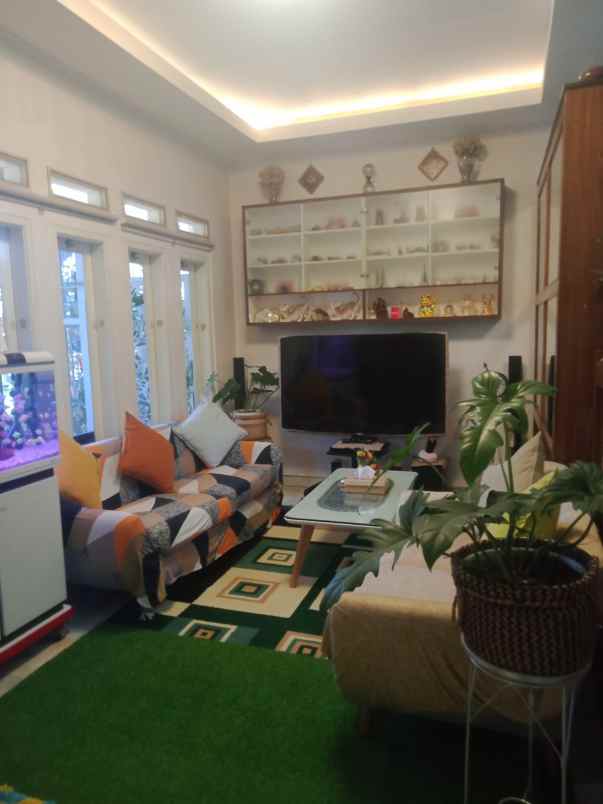 dijual rumah buah batu regency