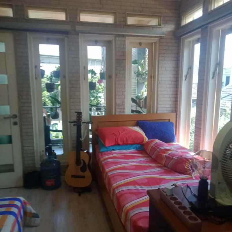 dijual rumah buah batu regency