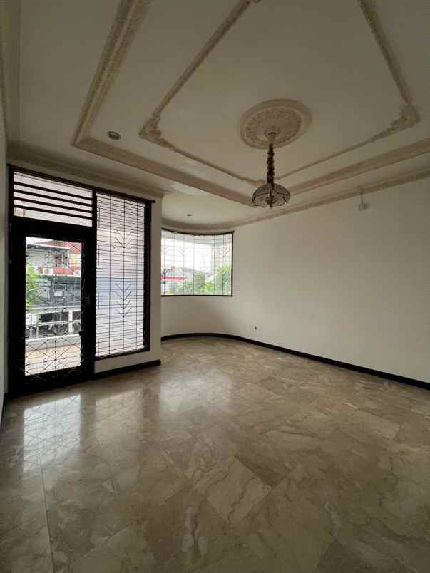 dijual rumah cantik strategis dekat mrt cipete jaksel