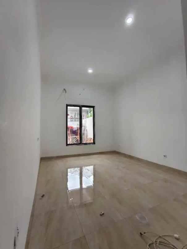 dijual rumah cinere depok