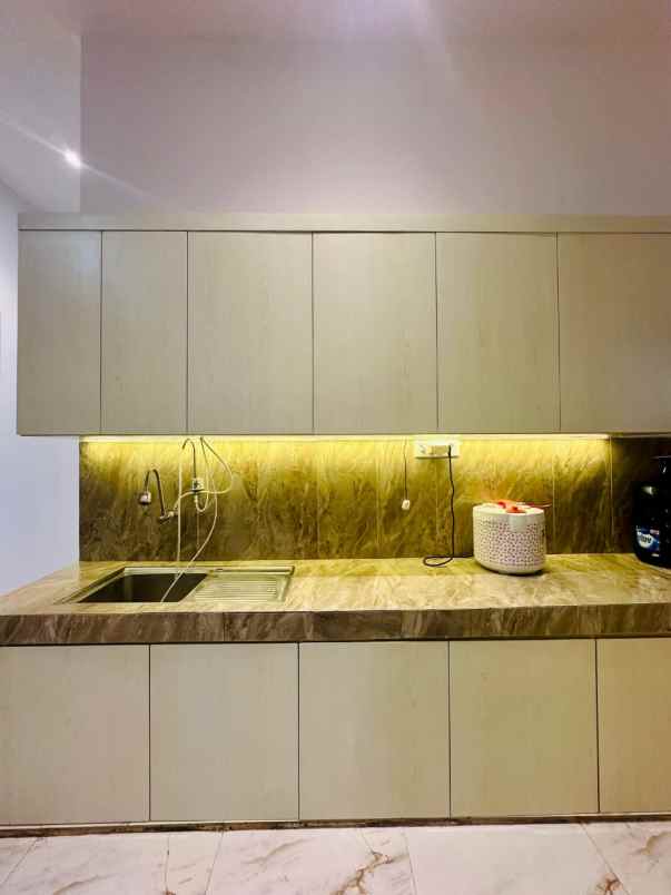 dijual rumah cinere hill