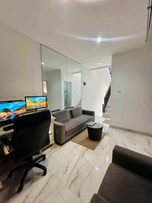 dijual rumah cinere hill