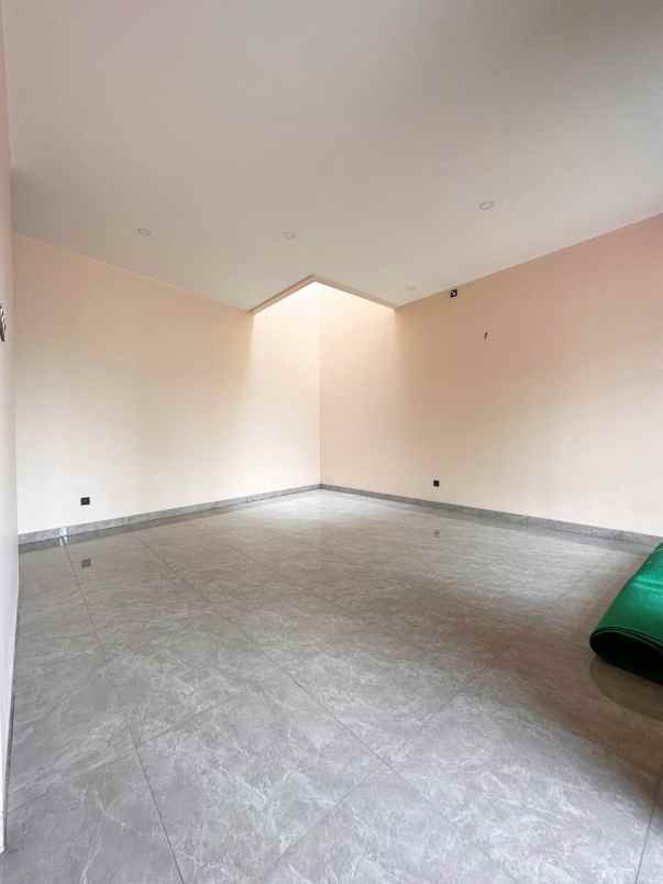 dijual rumah cipayung