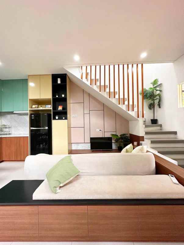 dijual rumah ciracas