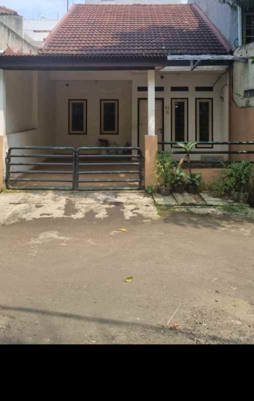 dijual rumah ciracas