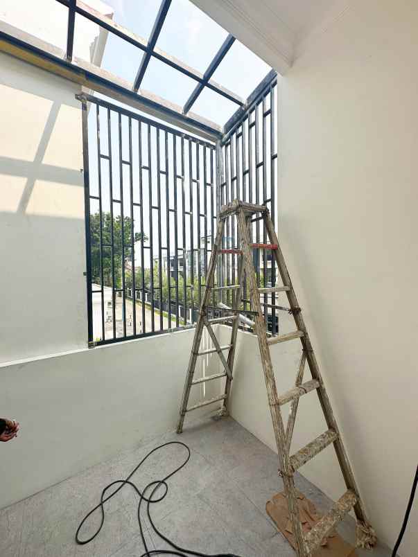 dijual rumah ciracas