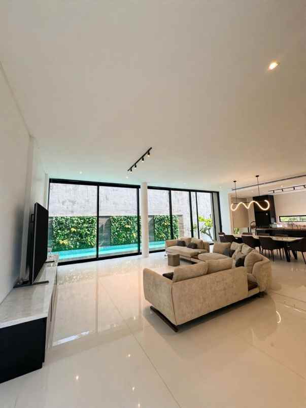 dijual rumah citraland