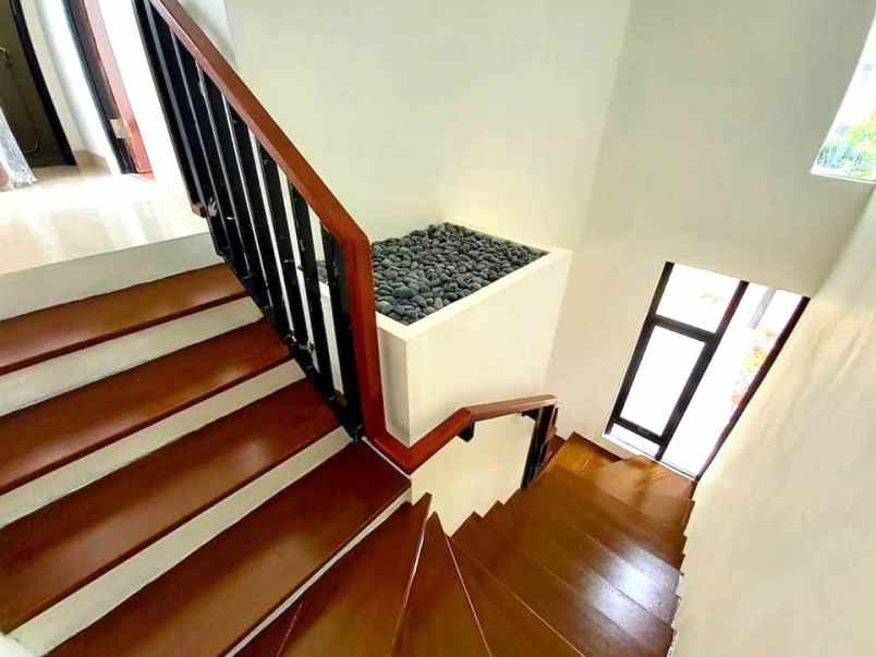 dijual rumah cluster jura metland