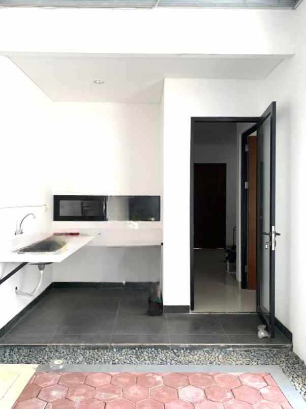 dijual rumah cluster jura metland